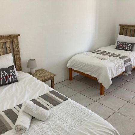 Mangolds Guest House Порт Елизабет Екстериор снимка