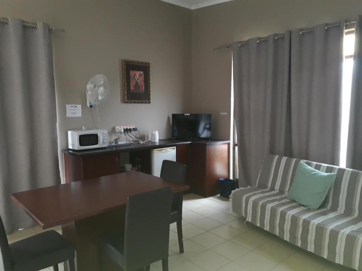 Mangolds Guest House Порт Елизабет Екстериор снимка