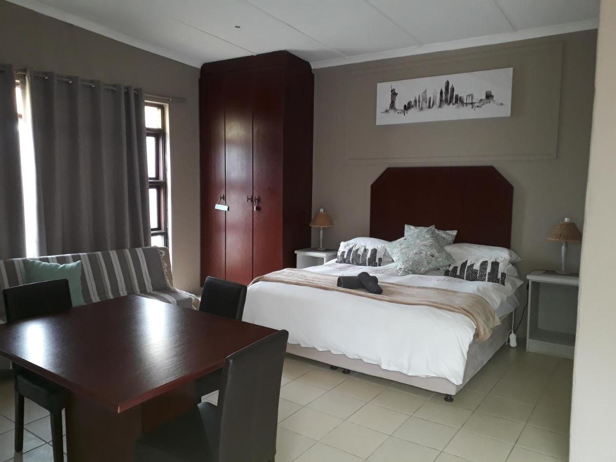 Mangolds Guest House Порт Елизабет Екстериор снимка